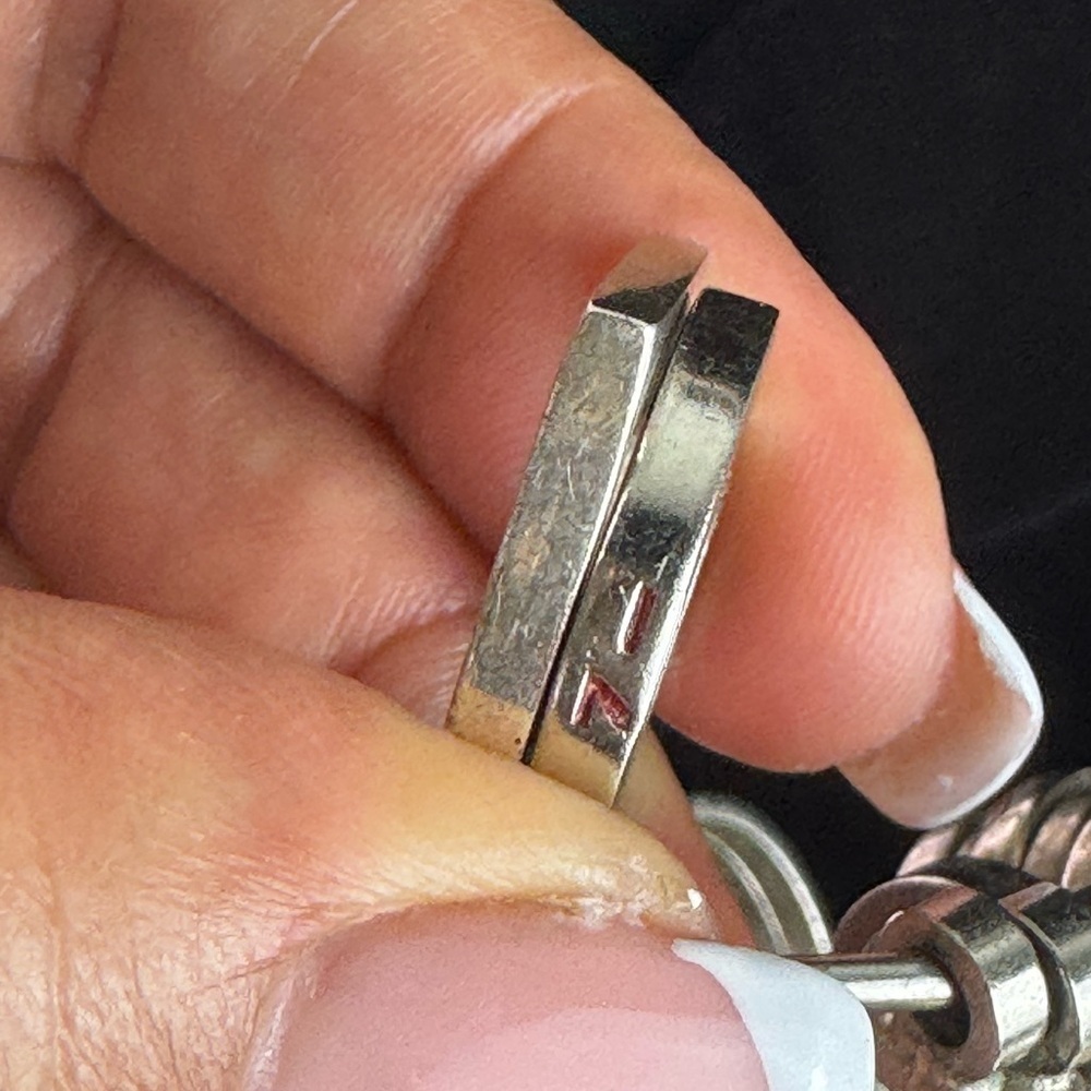 Gucci Silver Minimalist Ring with Geometric Design - Picture 5 of 16